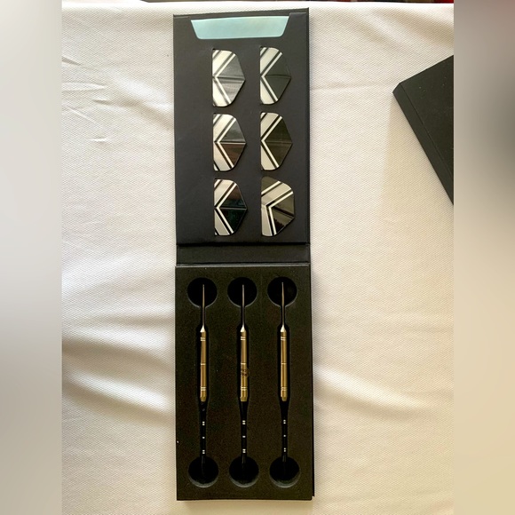 Darts - Picture 1 of 2